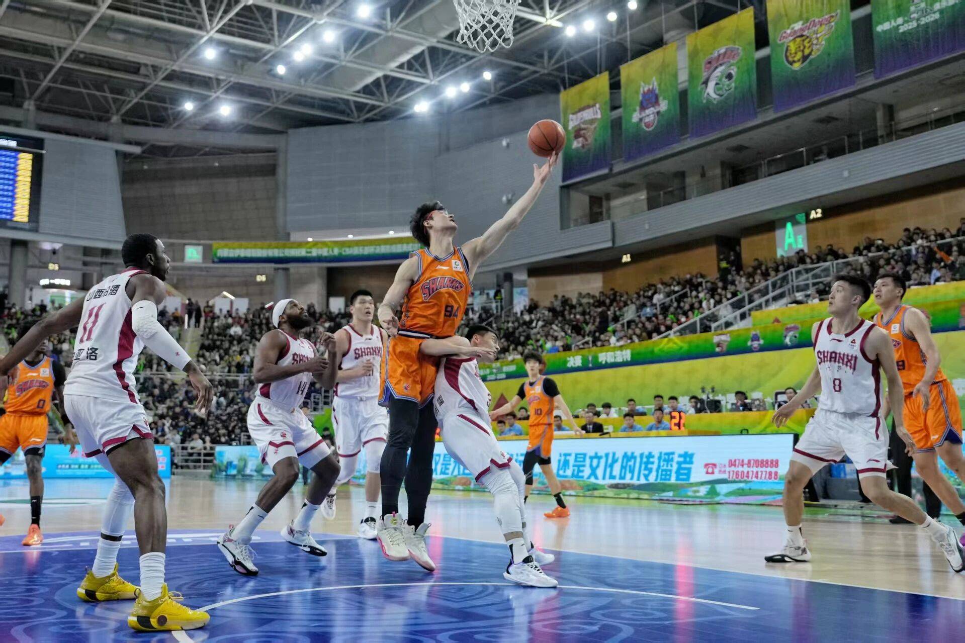 CBA常规赛赛程吃紧，洛杉矶快船今晚门线救险，话题不断，更衣室氛围转暖的简单介绍